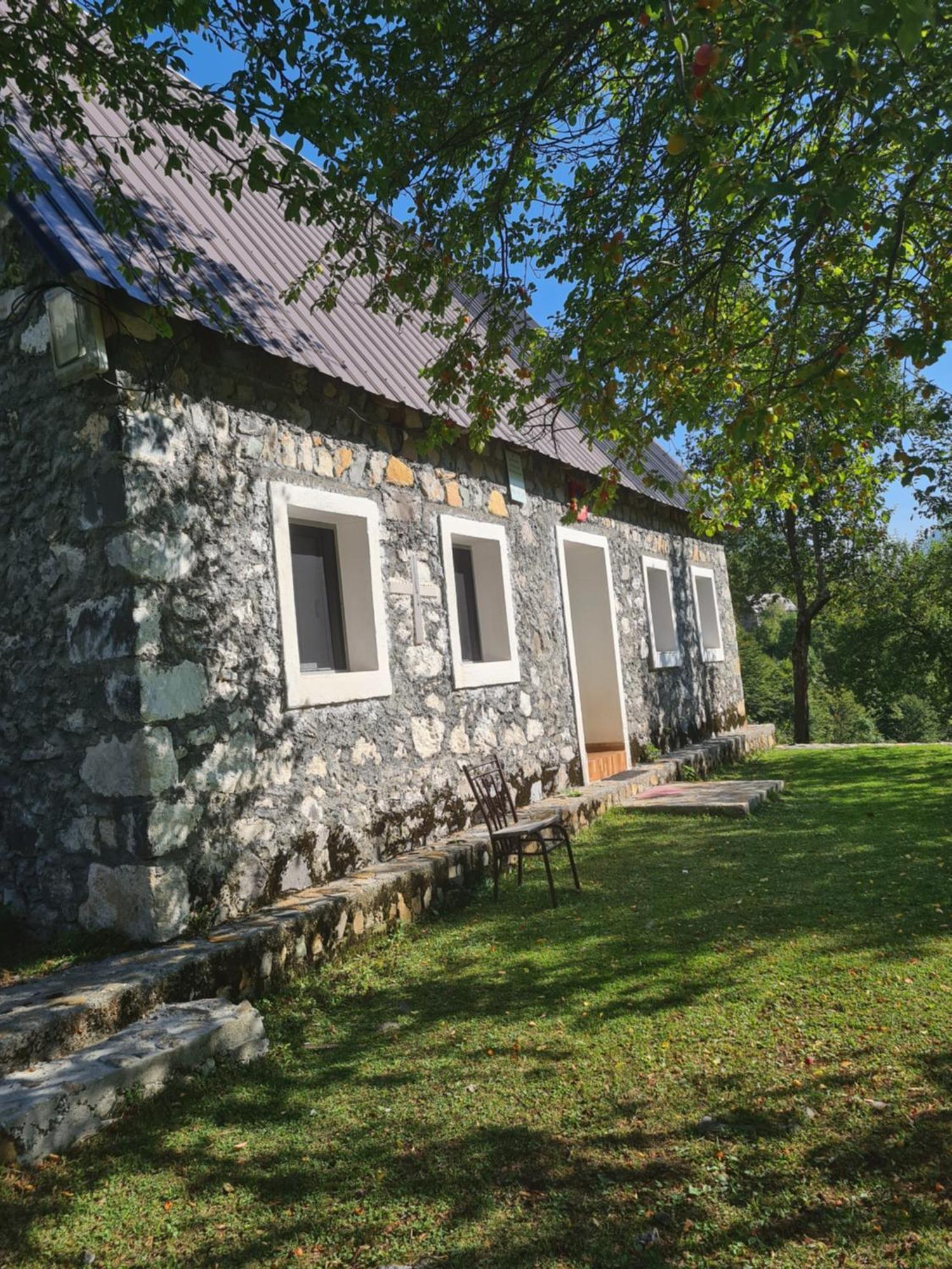Guest House Emanueli Tropoje Exterior foto